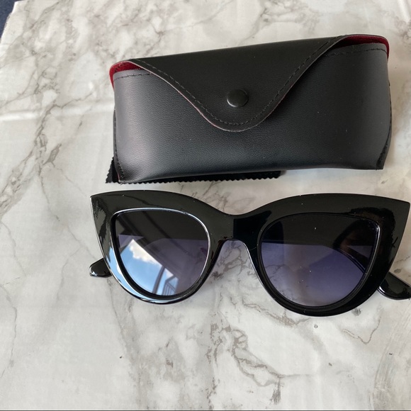 1989 classic cat eye sunglasses - Picture 2 of 3